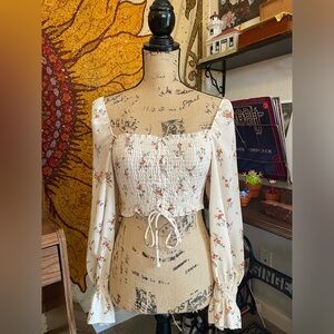 ✨ Windsor Cream with Flowers Crop Top ✨